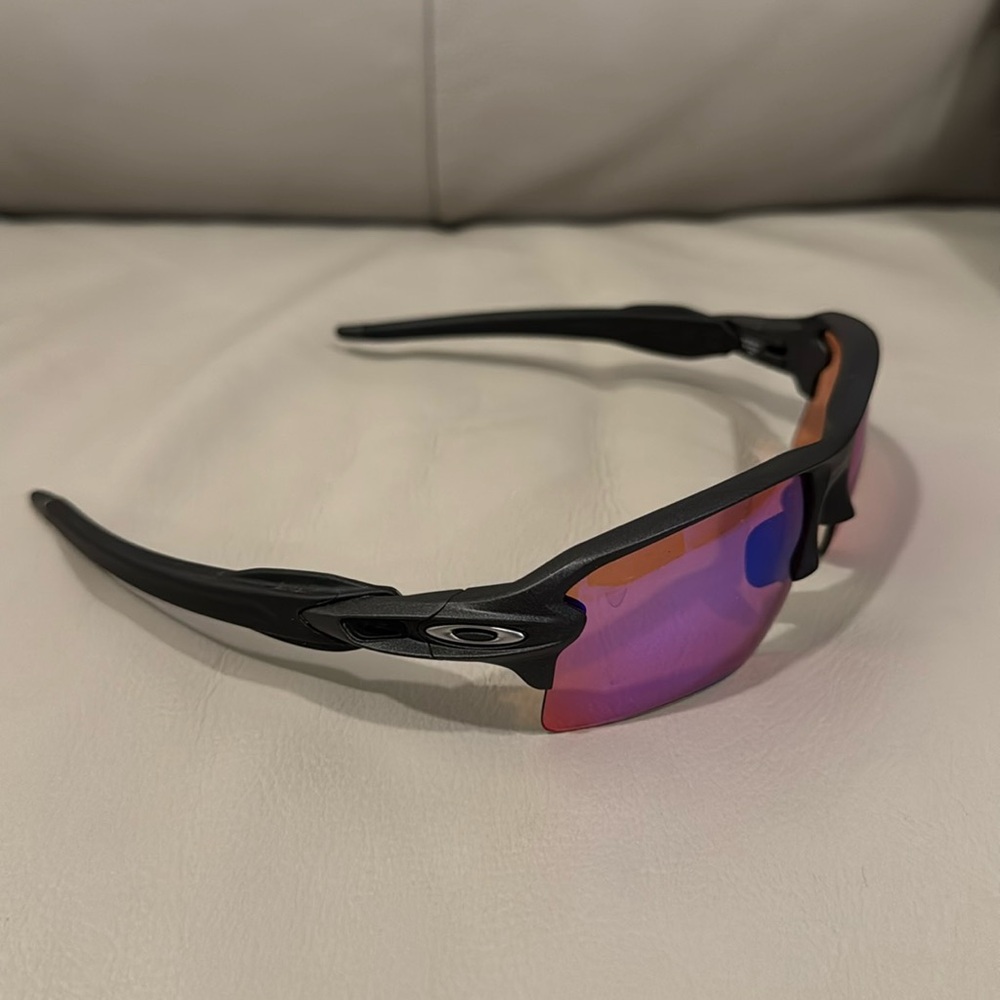 Oakley Flak 2.0 Dark Grey frame with prism golf lenses